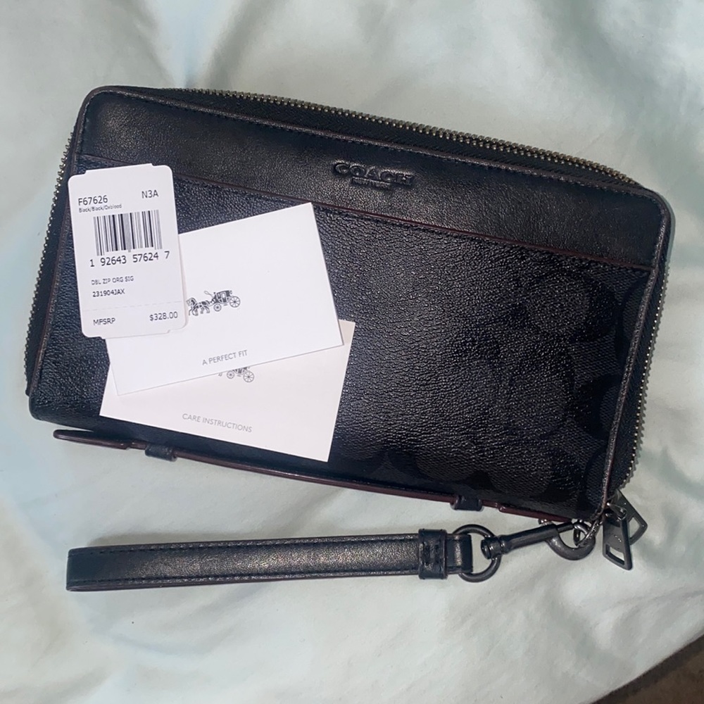 Coach signature C travel wallet